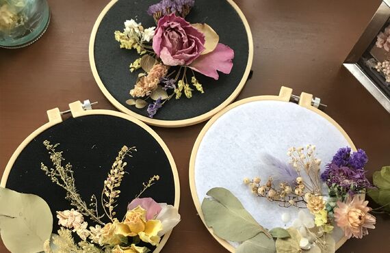 ドライフラワーのお花を使ったボタニカルフレーム作れます